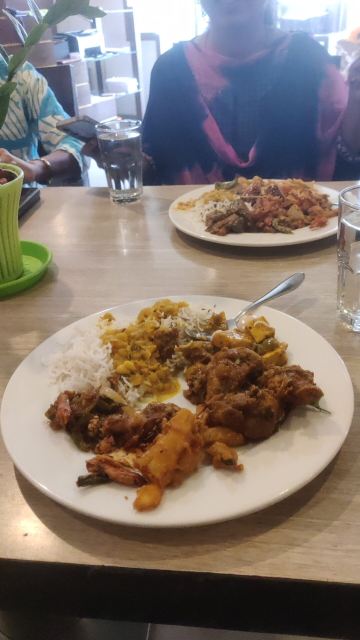 布巴内什瓦尔兰花IRA酒店-旅行者