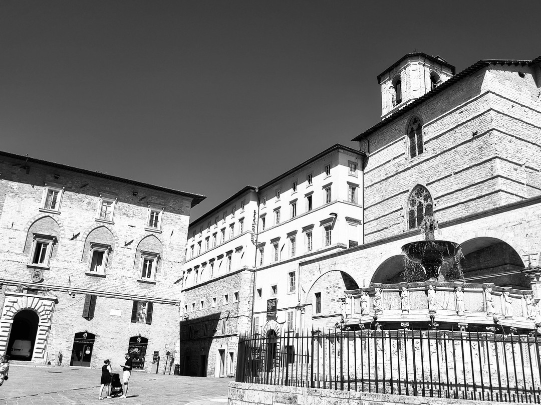 Piazza IV Novembre-佩鲁贾必去景点