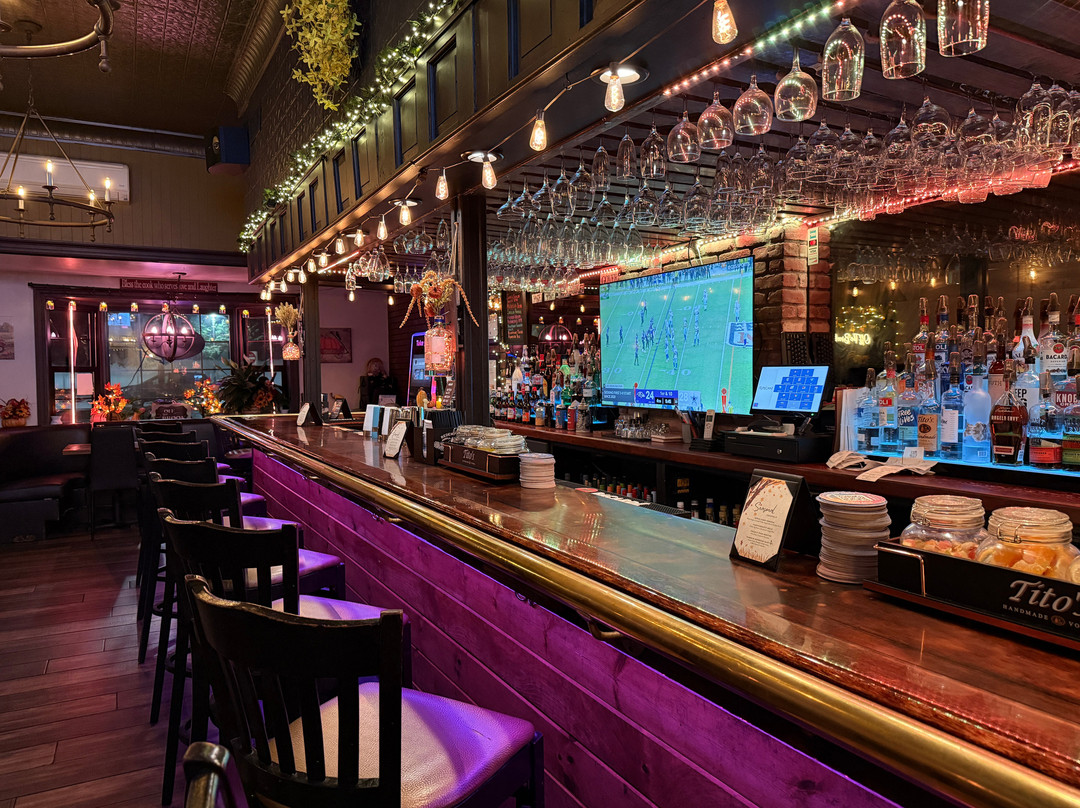 Off the Brook Bistro & Cocktails