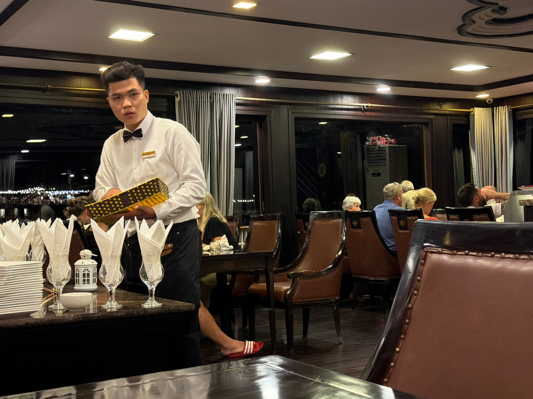Orchid Cruises-下龙湾必去景点