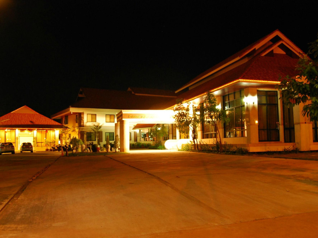 LJ The Emerald Hotel