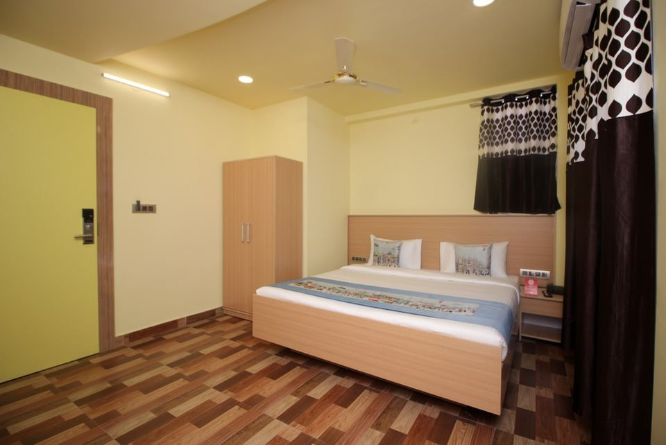 OYO 9563 Hotel RR Residency