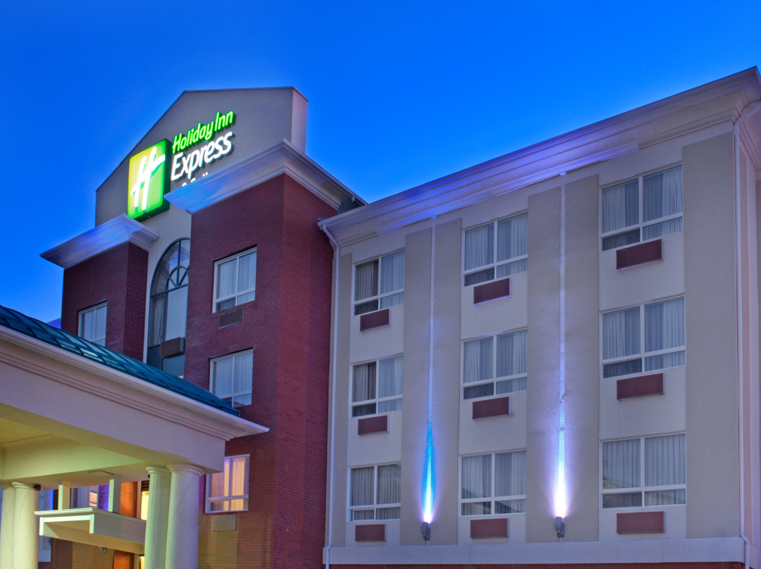 埃德森酒店住宿-Holiday Inn Express & Suites Edson By IHG