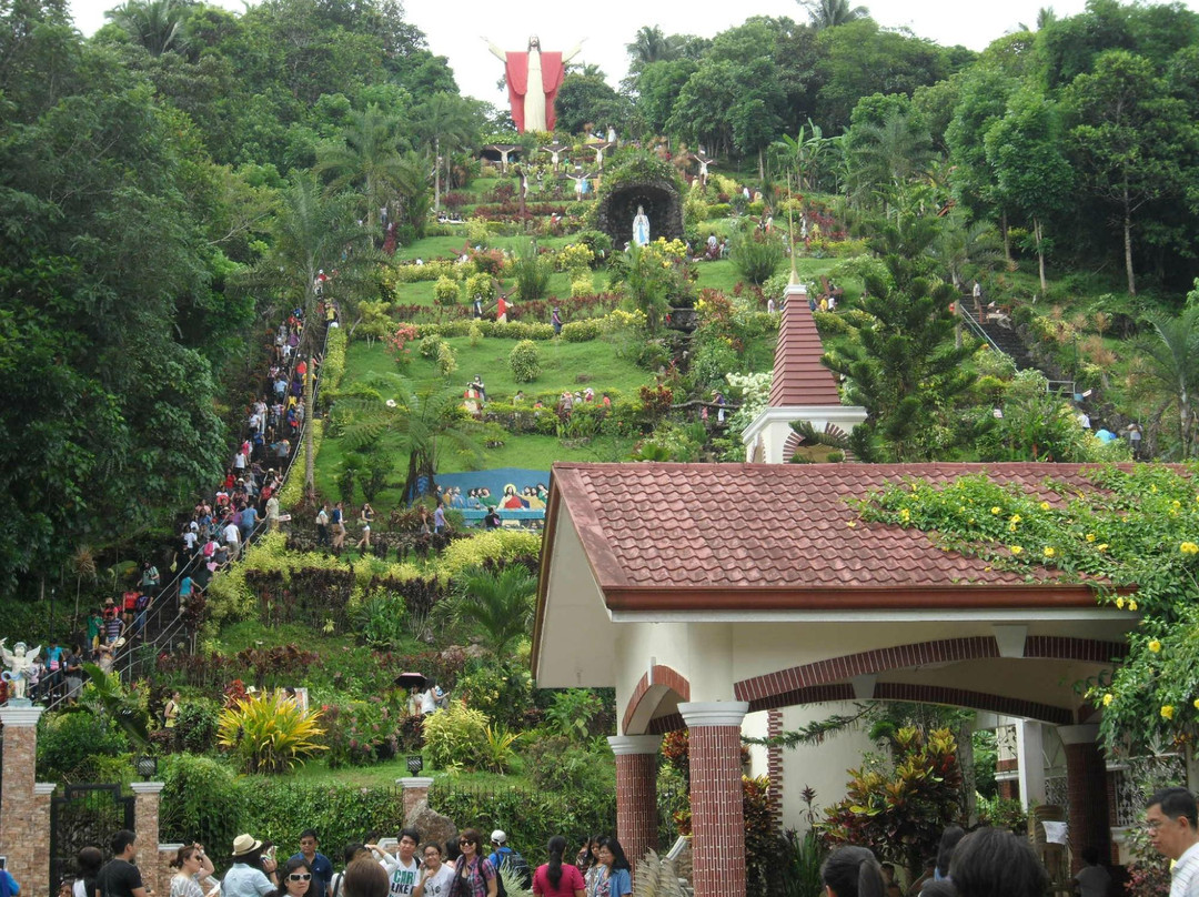 Hand of Jesus Shrine景点图片