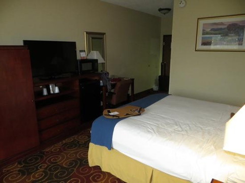 门罗维尔快捷假日酒店