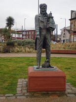 Sir Peter Hesketh Statue景点图片