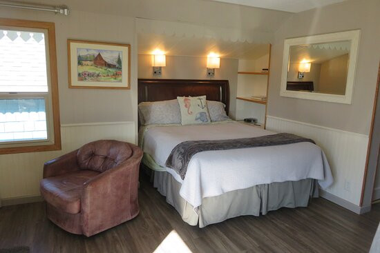 Juan De Fuca Waterfront Hotel & Cottages主图