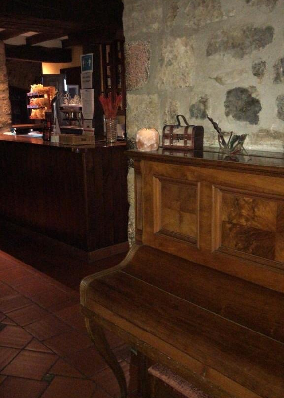 Hostal De La Rovira主图