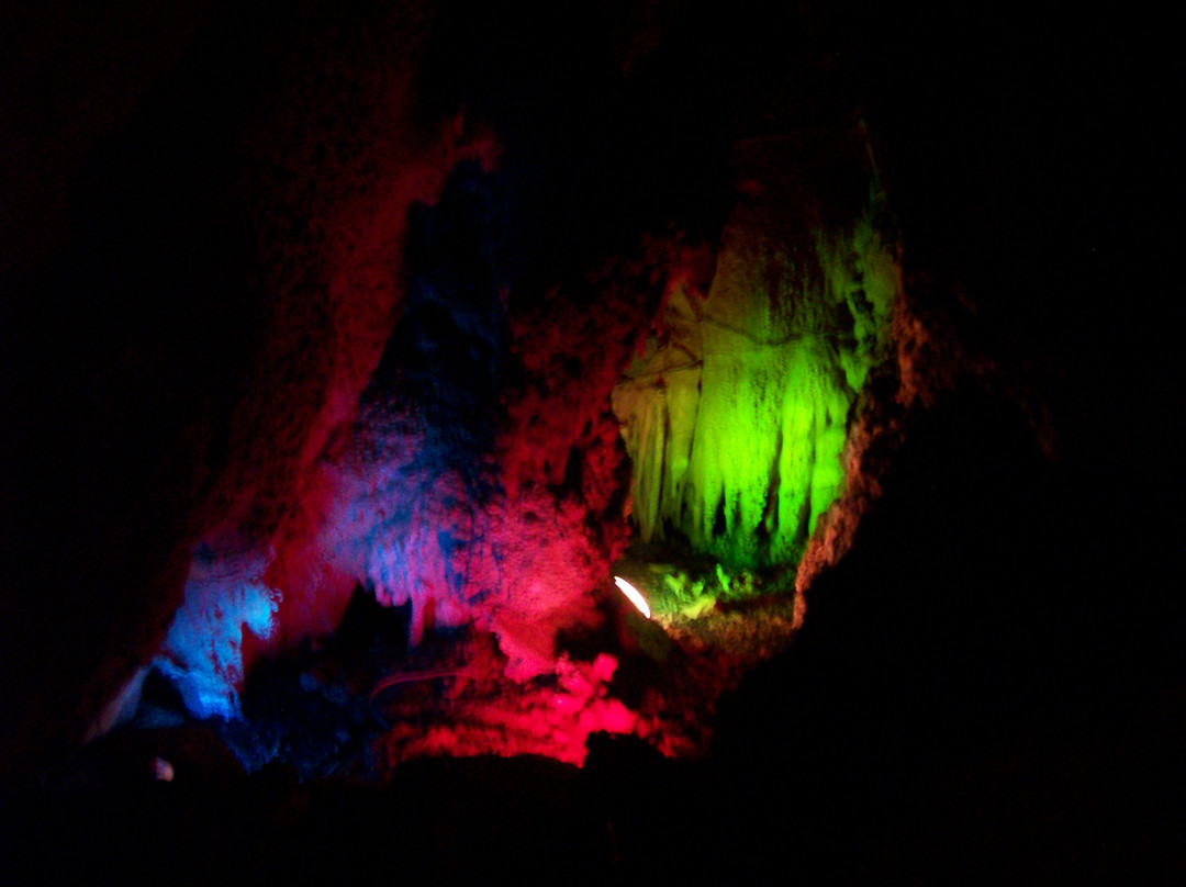 Coral Caverns景点图片