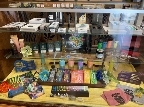 The Doobie Sisters Recreational Dispensary-科尔特斯必去景点