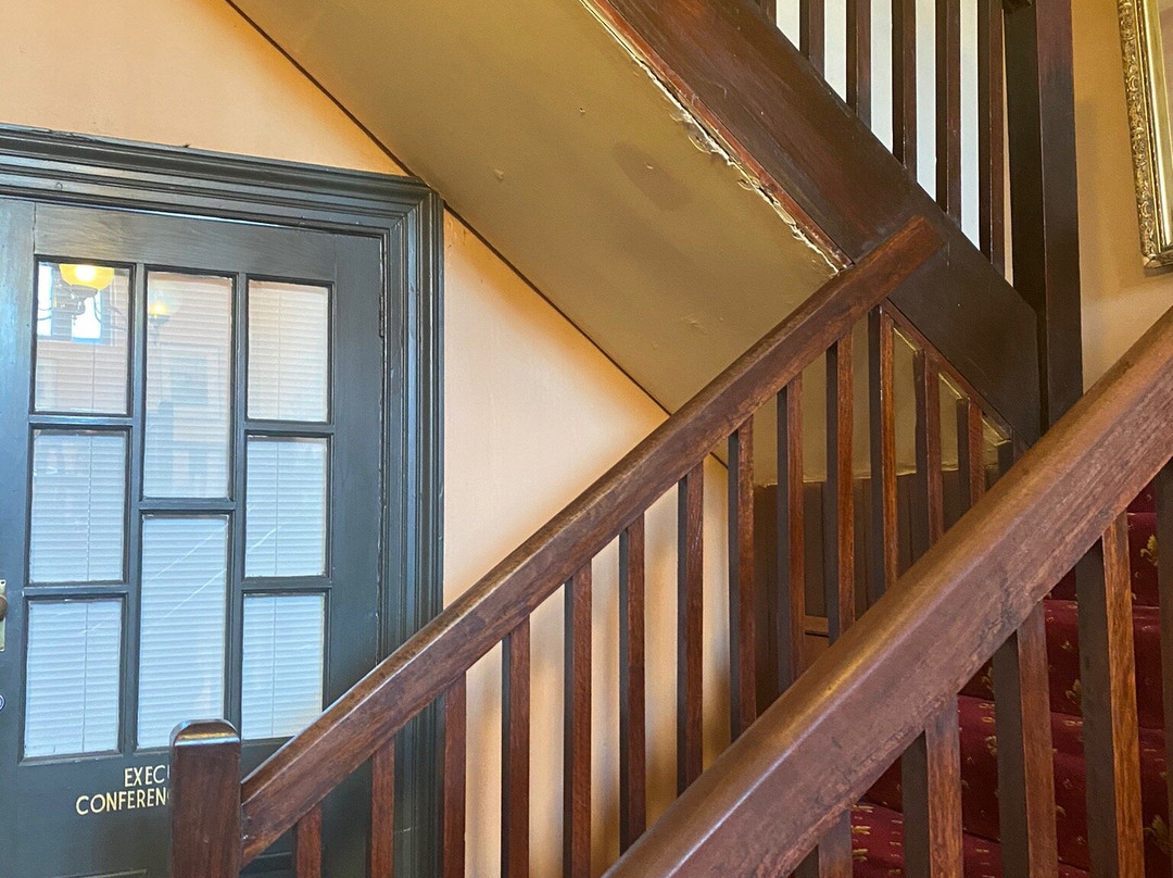 乌厄大酒店主图