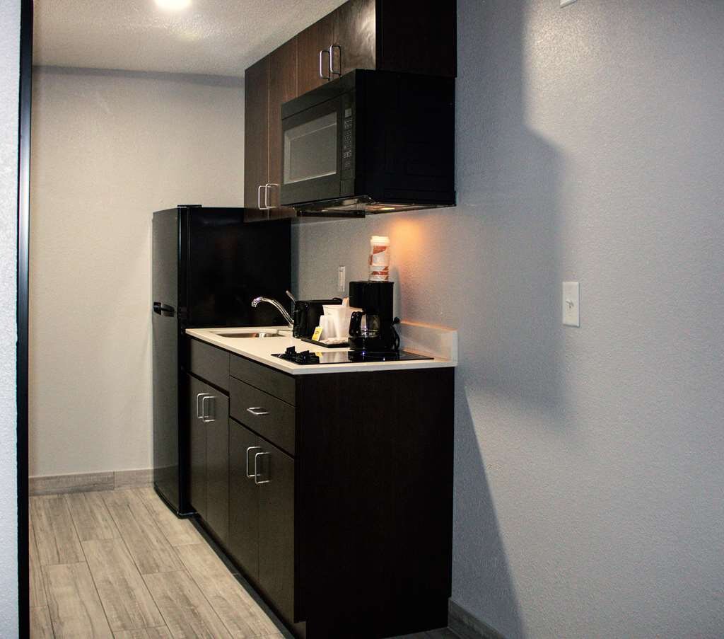 Suburban Studios Roseville-Detroit North-官方