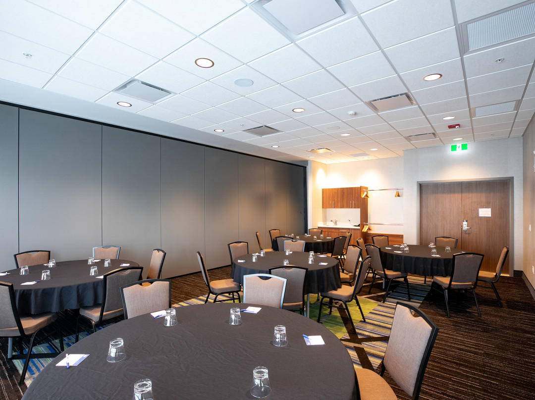 Holiday Inn Express Lethbridge Southeast by IHG主图