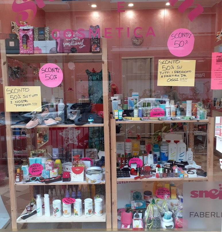 Showroom Cosmetica-迪亚诺马里纳必去景点