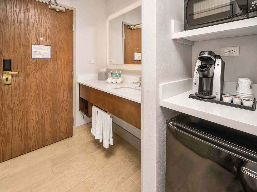 Holiday Inn Express Chicago Nw-vernon Hills By IHG主图