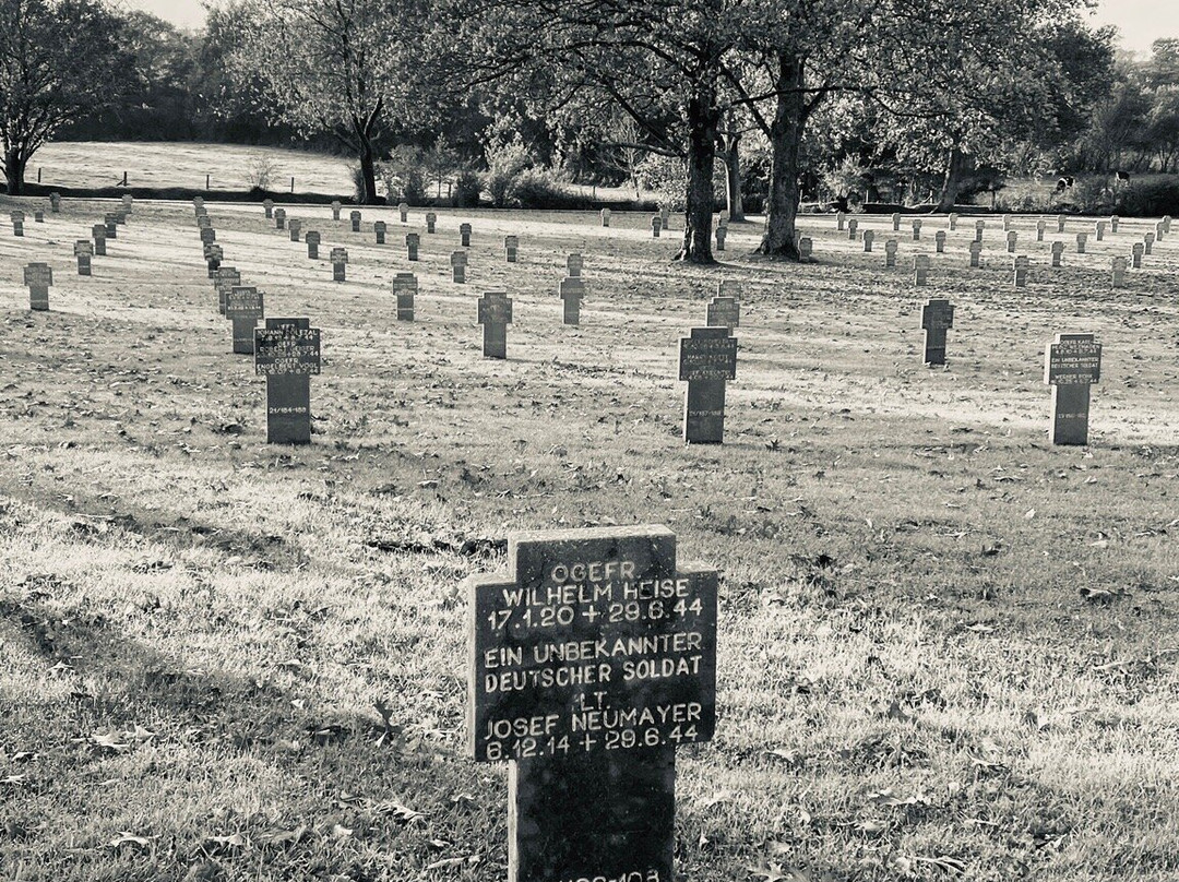 German War Cemetery-Orglandes必去景点