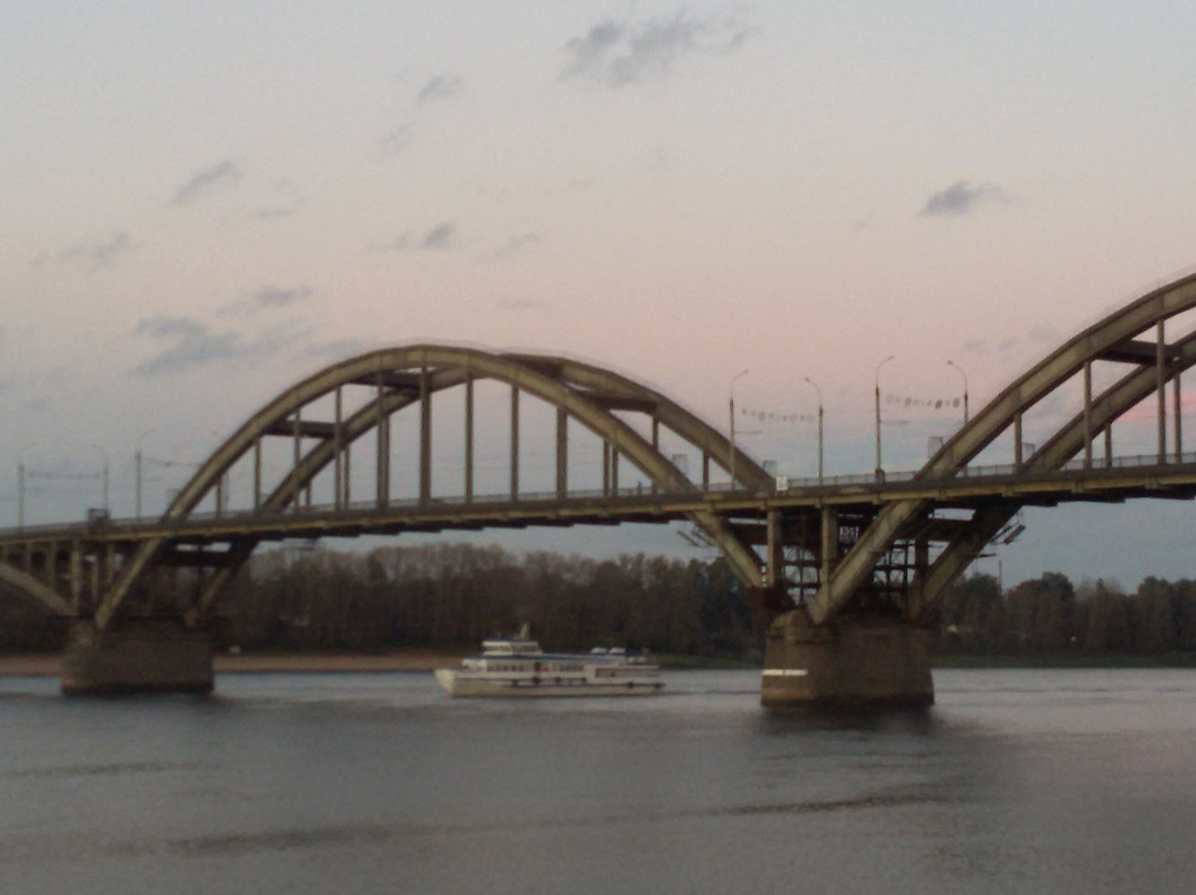 Rybinskiy Bridge景点图片