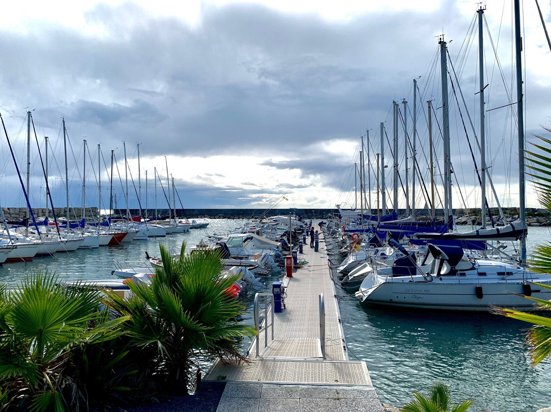 Porto Turistico-San Bartolomeo al Mare必去景点