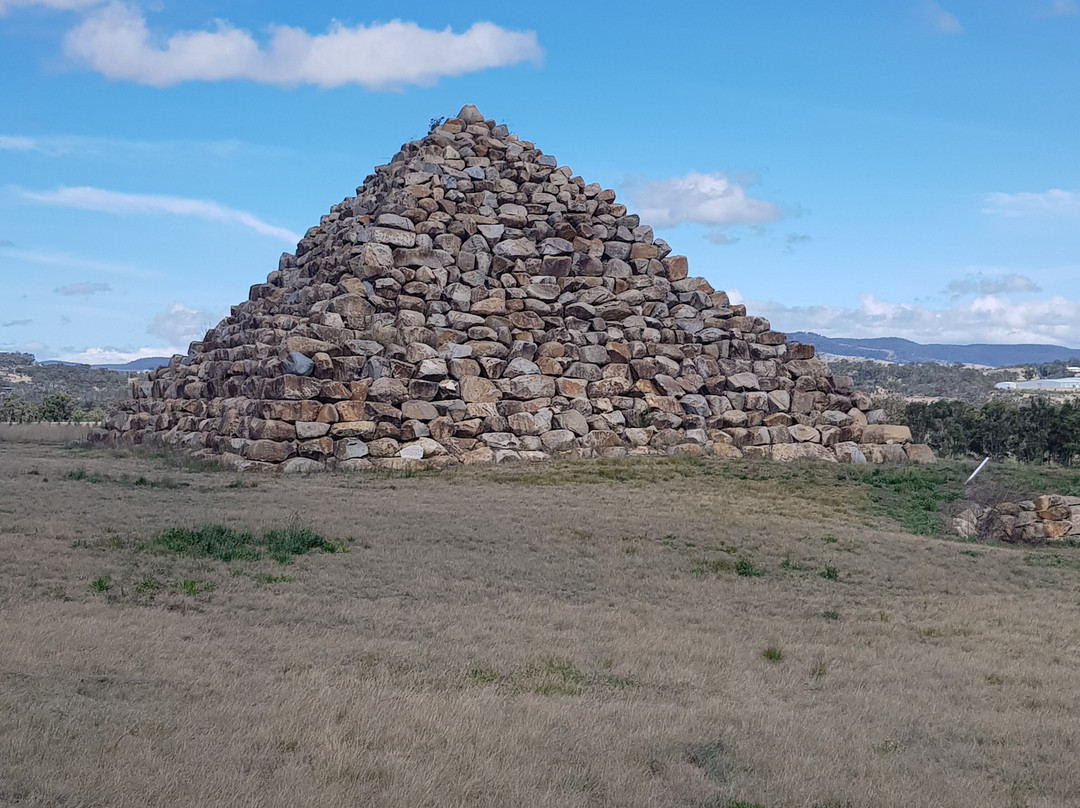 Ballandean Pyramid景点图片