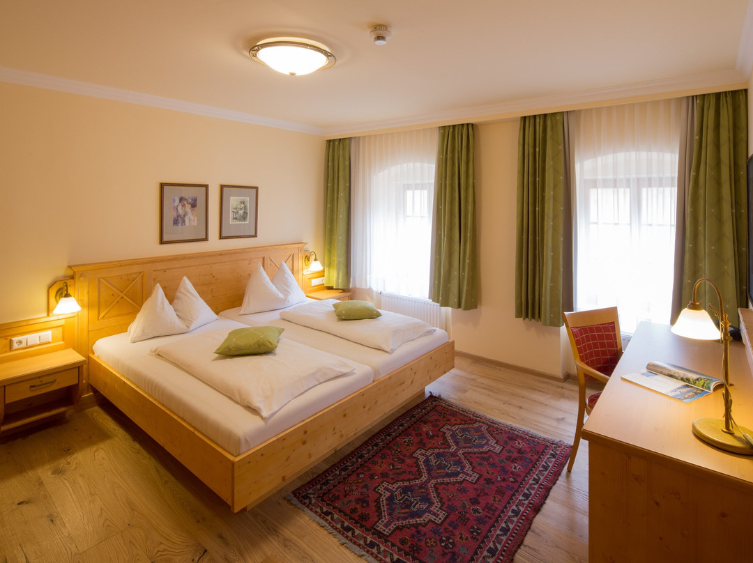 Hotel-Restaurant Zum Schwarzen Baeren主图