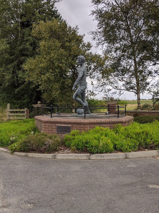 The Jim Baxter Memorial Statue景点图片