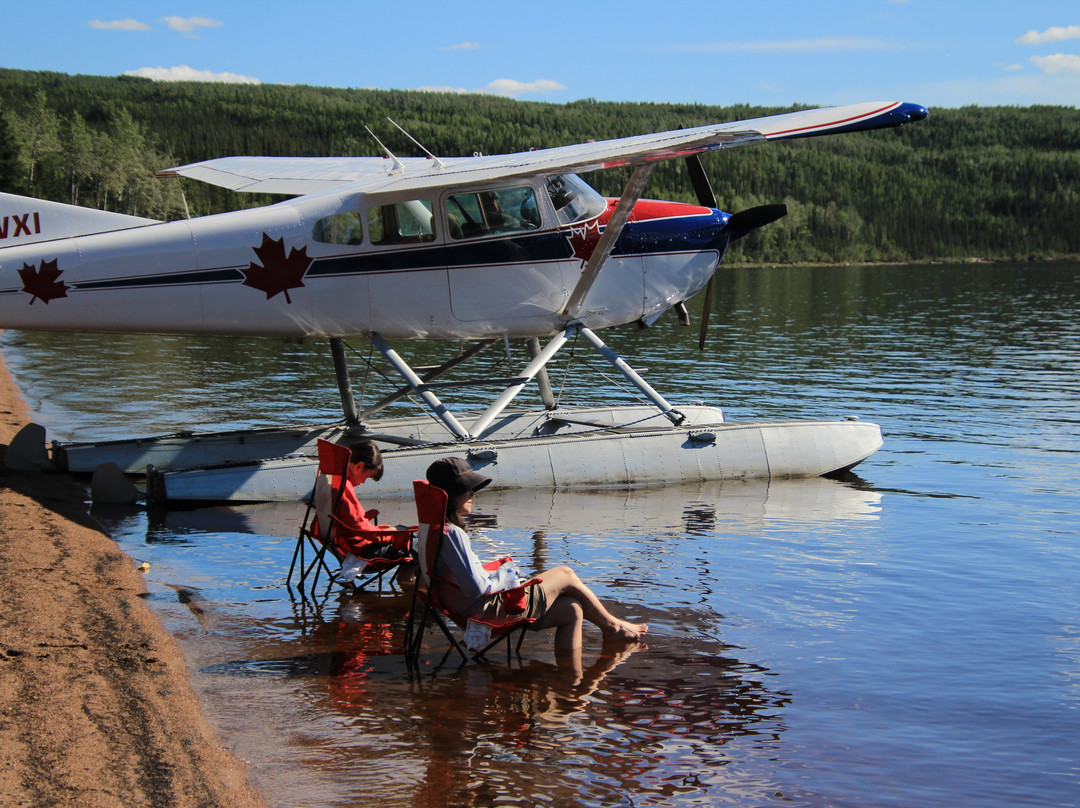 Simpson Air & Nahanni Mountain Lodge景点图片