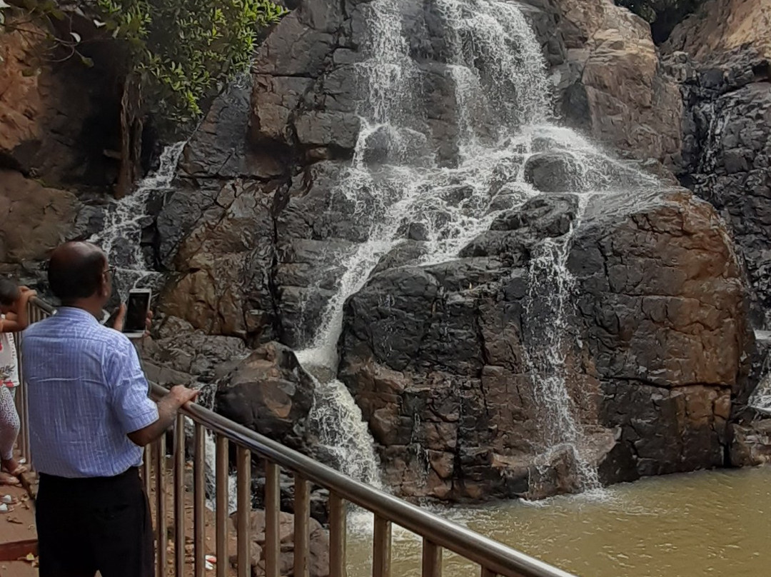 Sanaghagara Waterfall景点图片