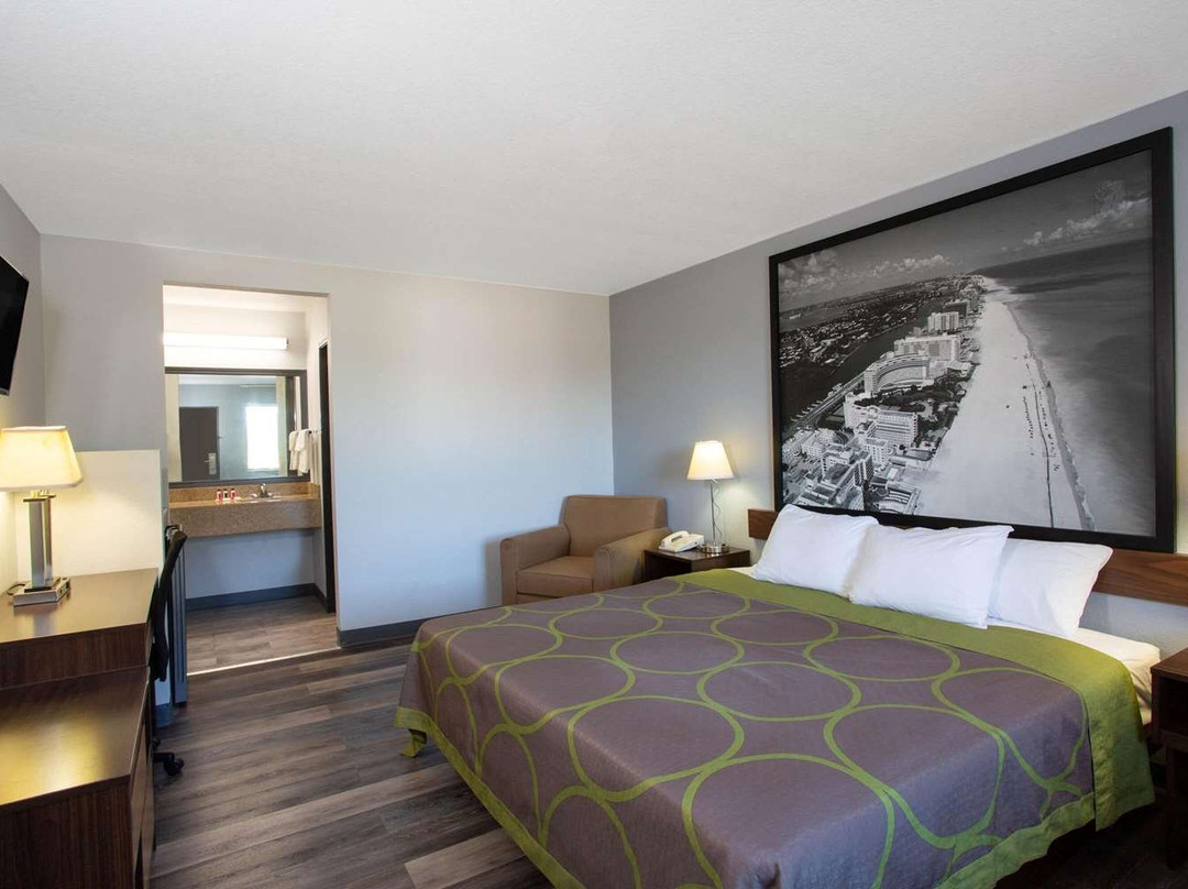 Super 8 by Wyndham Naples主图