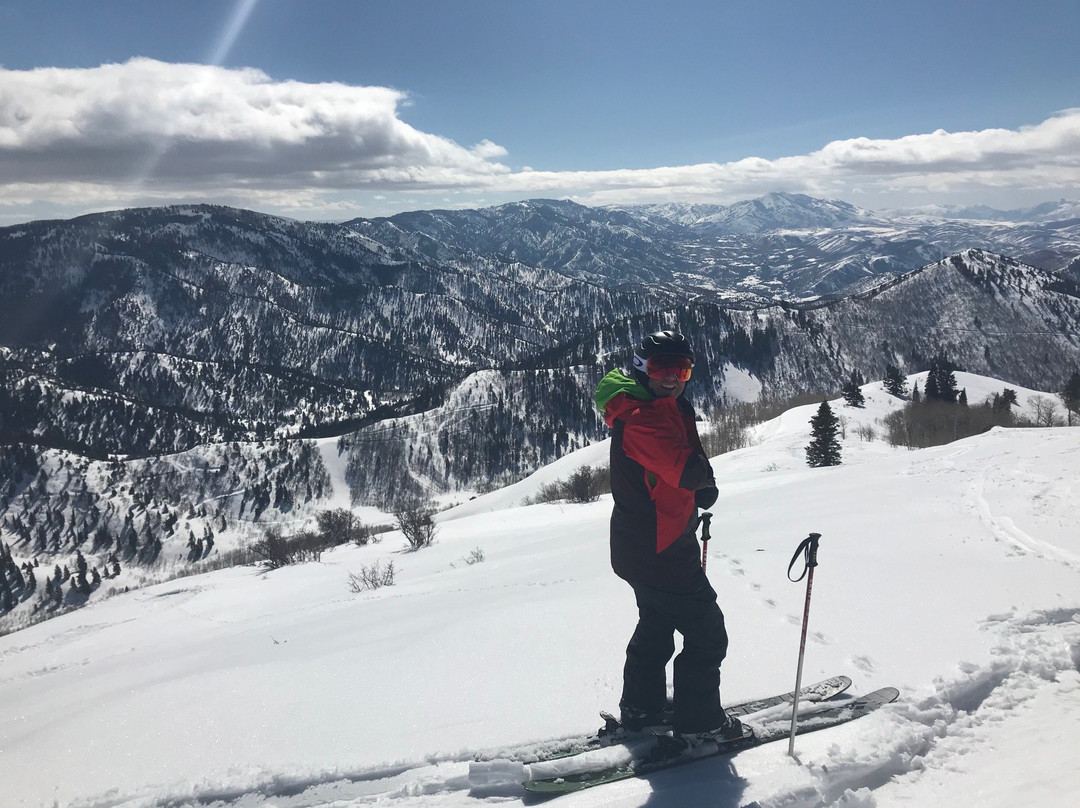 Whisper Ridge Cat Skiing景点图片