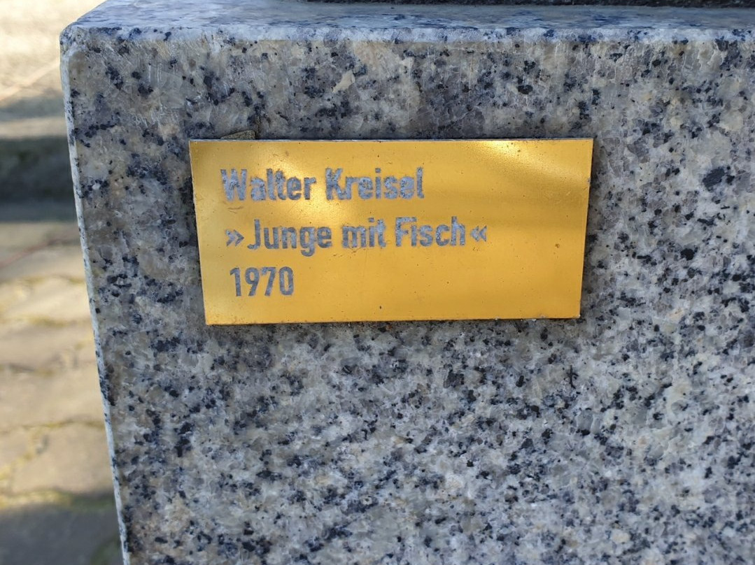 Junge mit Fisch景点图片