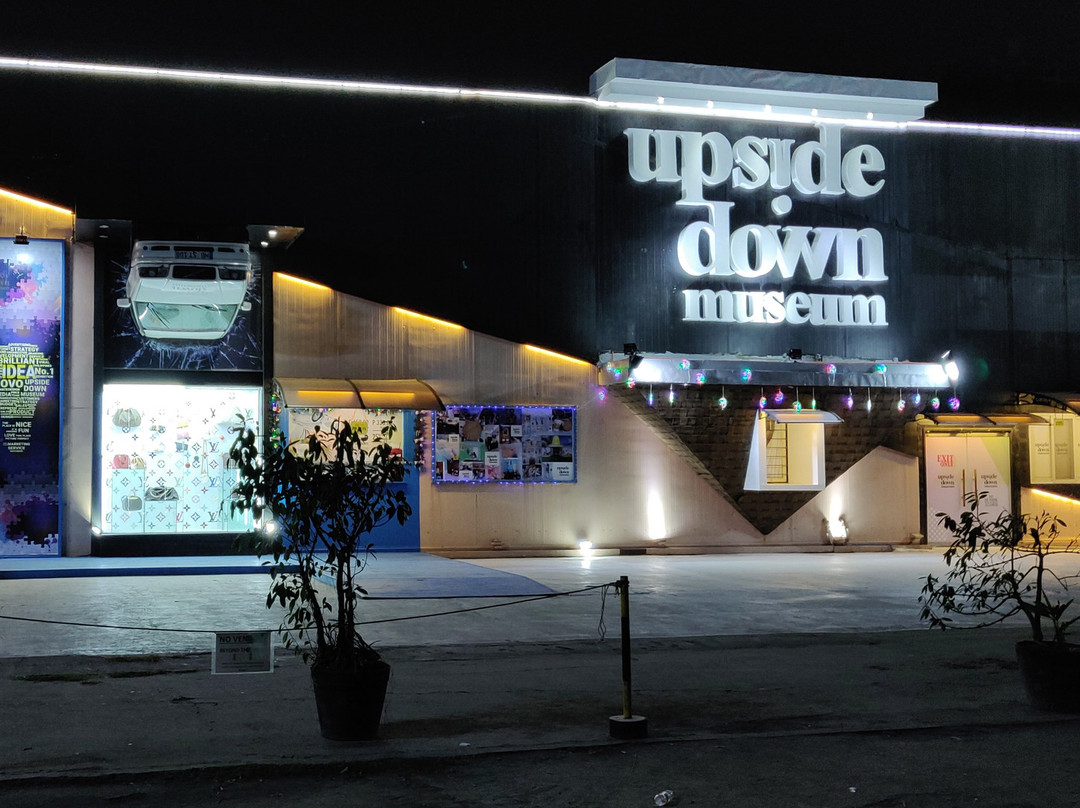 Upside Down Museum-帕塞必去景点