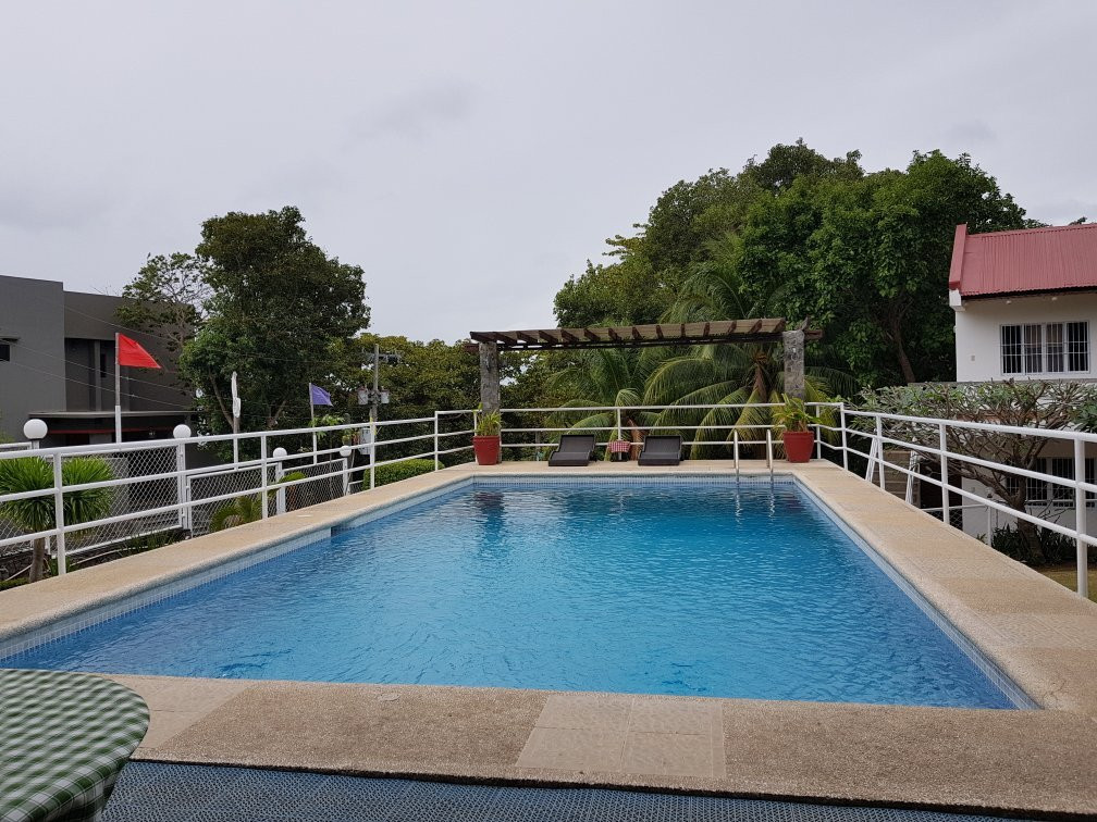 Jo and Johnny's Beach and Dive Inn主图