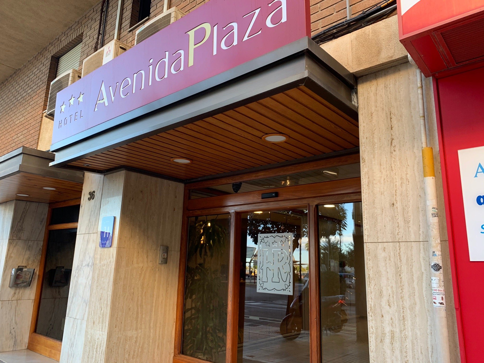Avenida Plaza-官方