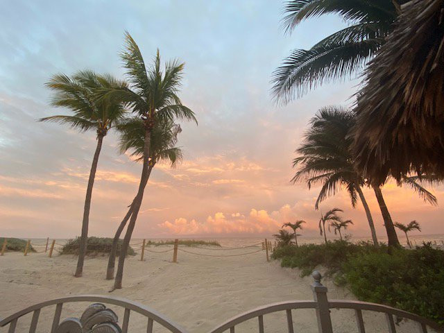 Ebb Tide Oceanfront Resort主图