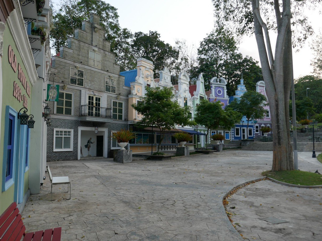 Brookside Valley Resort-罗勇必去景点