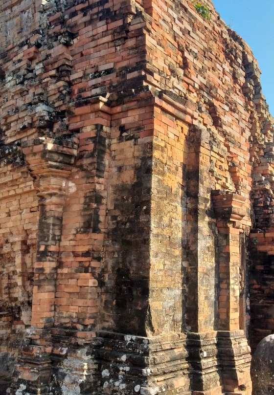 Phra That Dum-沙功那空必去景点