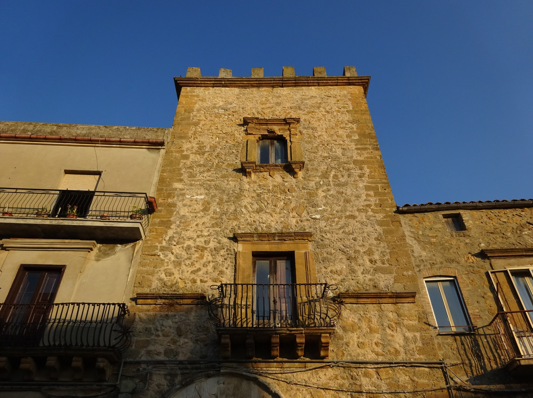Torre del Padre Santo-皮亚扎－阿尔梅里纳必去景点