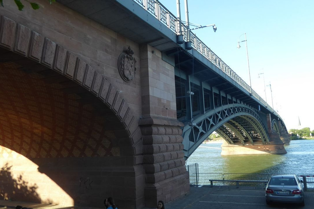 Theodor-Heuss-Brücke景点图片