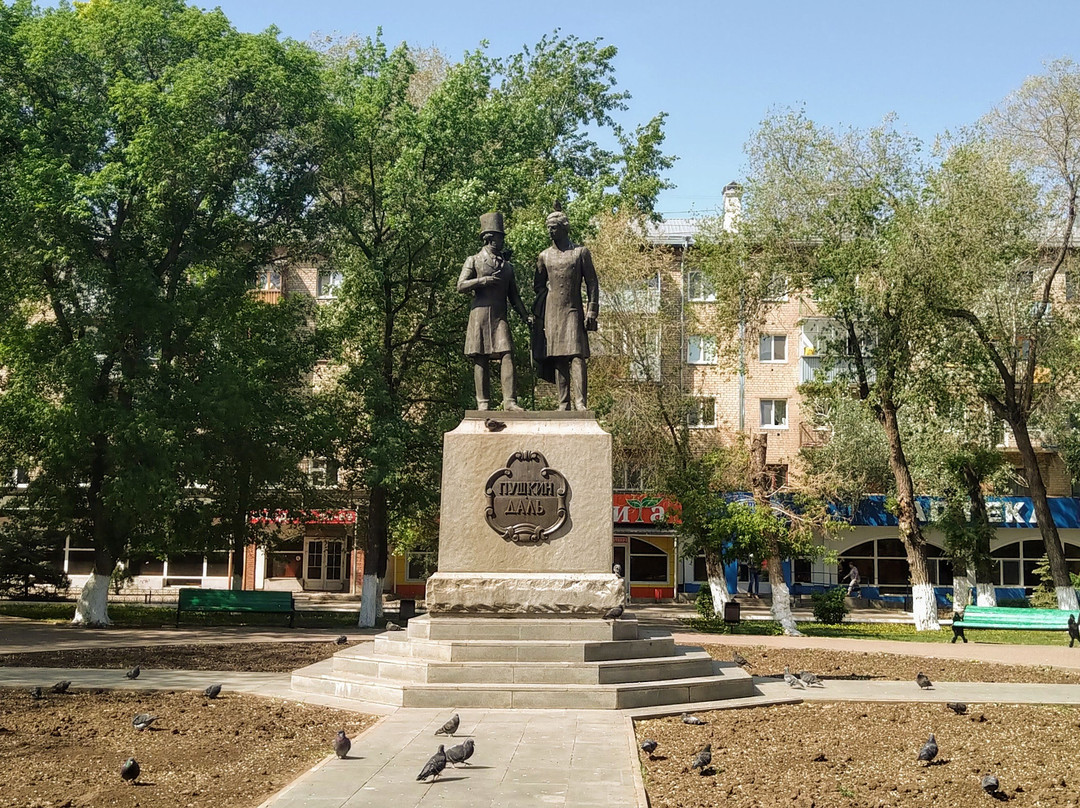 Monument to Pushkin and Dal-Orenburg必去景点