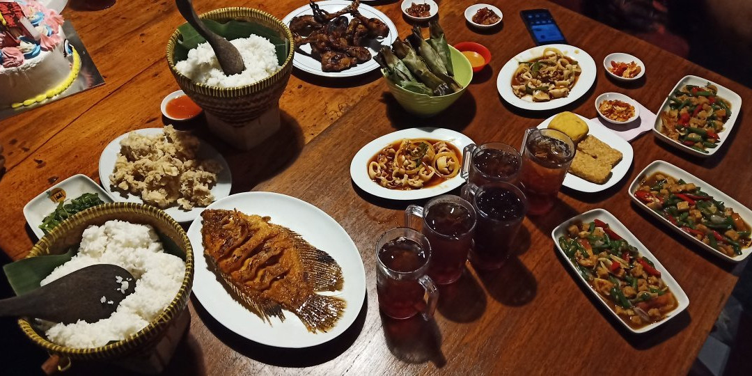 Tapos餐馆和美食-Gubug Makan Mang Engking Citra Raya