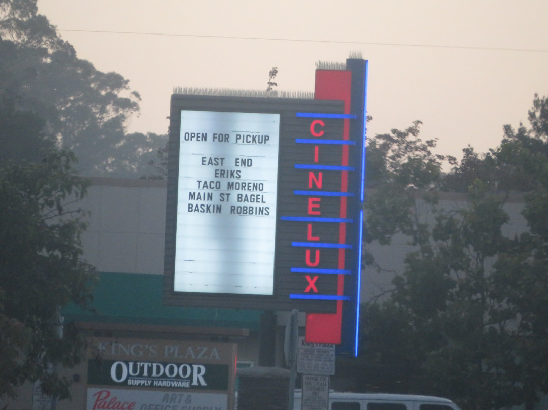 CineLux Capitola Cafe & Lounge景点图片