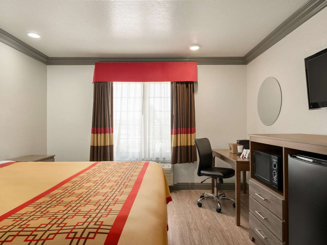 Super 8 by Wyndham Santa Clarita/Valencia主图