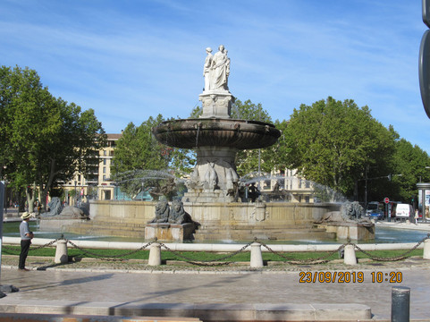 Statue of Paul Cezanne-普罗旺斯必去景点