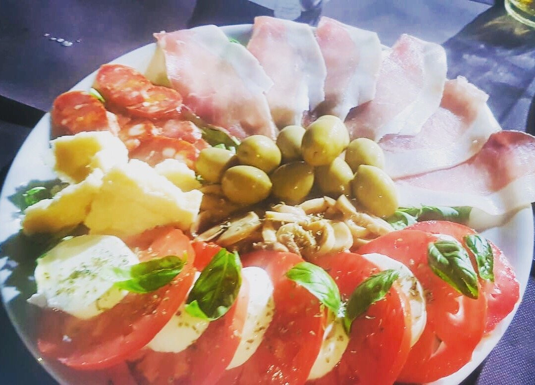 Caccuri餐馆和美食-Al Giardino Caffetteria Pizzeria
