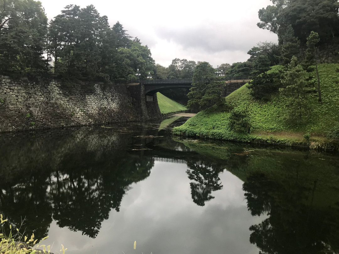 Nijubashi Square景点图片