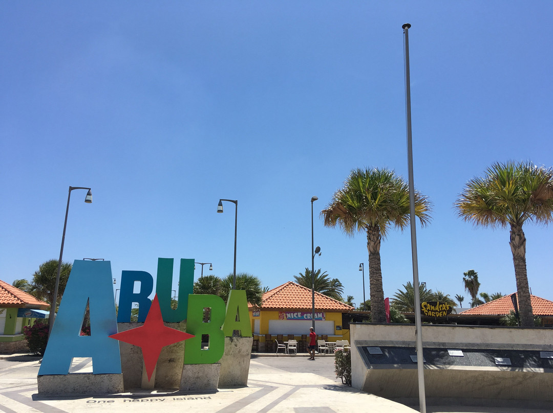 城中话题饭店及海滩俱乐部主图