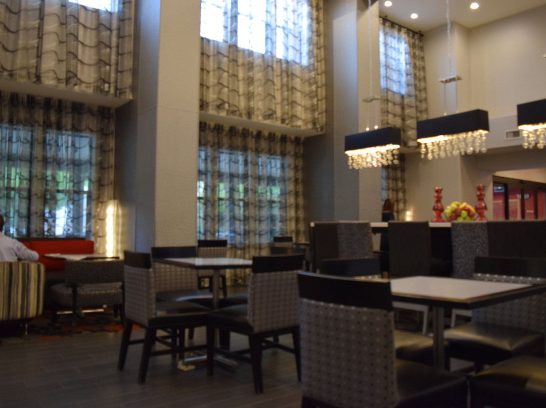 Hampton Inn & Suites DuPont主图