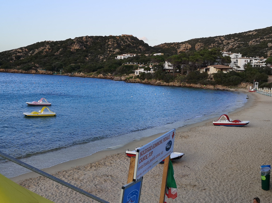 Spiaggia libera Baja Sardinia景点图片