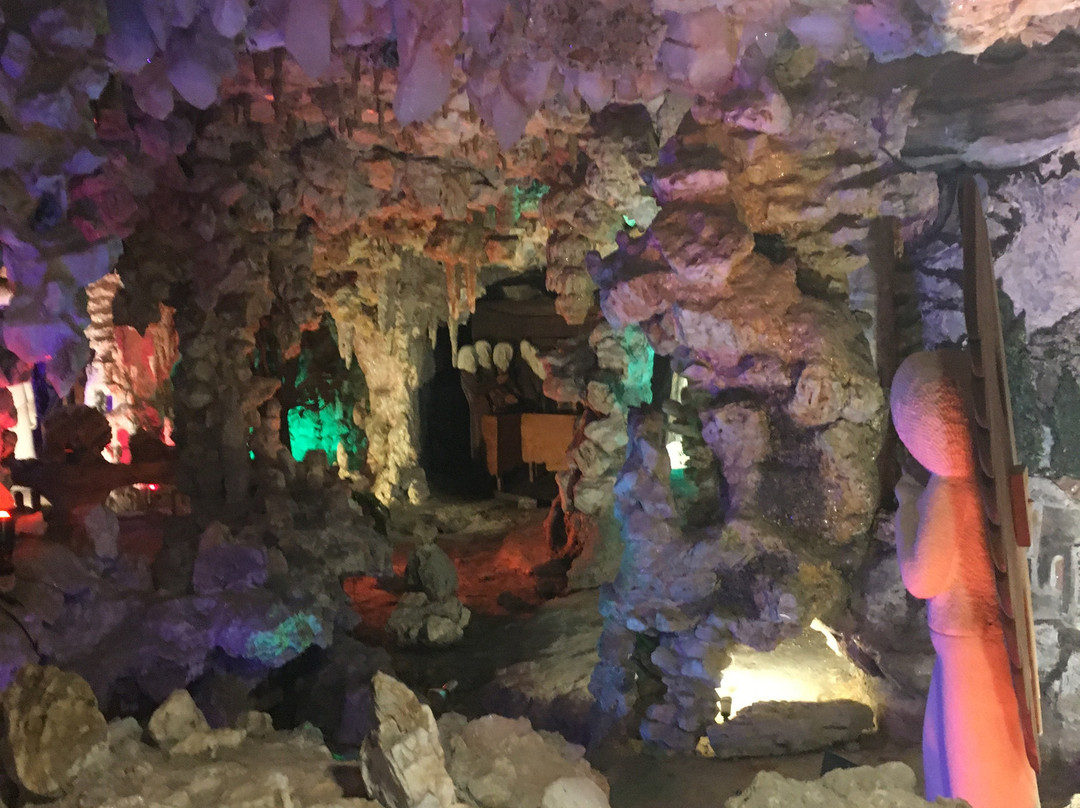 Crystal Shrine Grotto景点图片