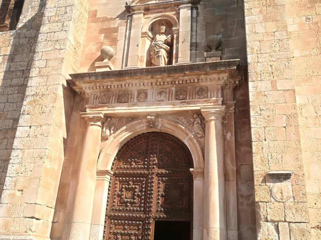 Iglesia Colegial de San Pedro Apostol景点图片